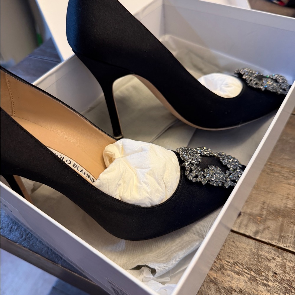Manolo Blahnik Black Satin Heels Hangisi - Picture 3 of 8